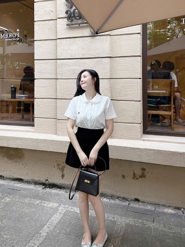 KS1095 - SET ÁO SƠ MI LOGO THÊU - CHÂN VÁY ĐEN
