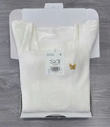 SKY8914 ĐẦM NGẮN CỔ VUÔNG TAG BƯỚM (TRẮNG)