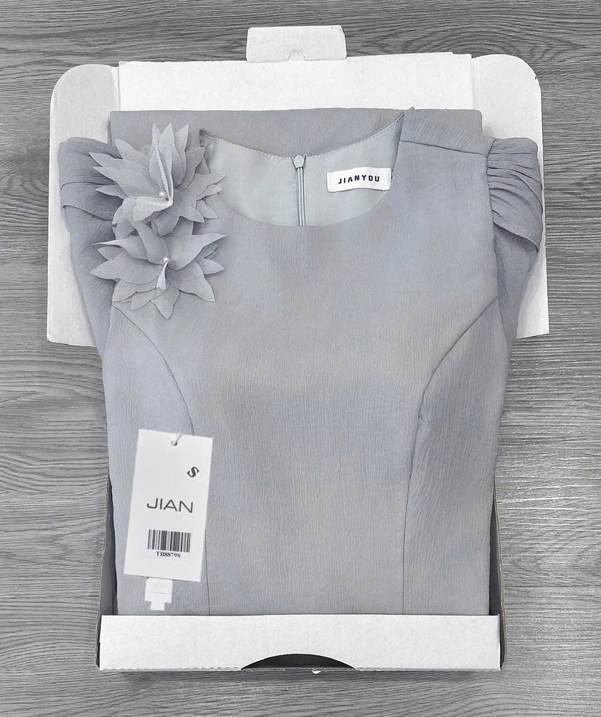 TB8879 - ĐẦM DÀI TAY KIỂU HOA - MÀU XÁM