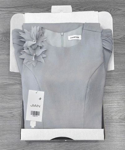 TB8879 - ĐẦM DÀI TAY KIỂU HOA - MÀU XÁM