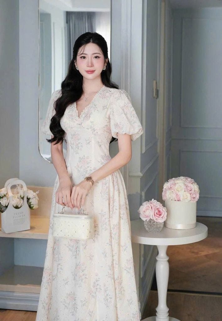 TB5796 ĐẦM HOA THÊU TAY PHỒNG CỔ VIỀN REN
