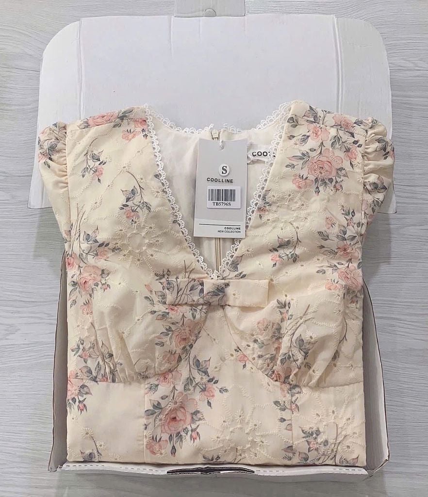 TB5796 ĐẦM HOA THÊU TAY PHỒNG CỔ VIỀN REN