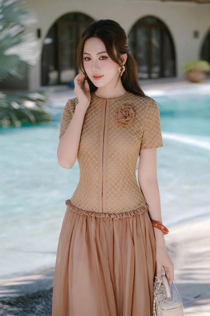 VGU1097 - ĐẦM TIỂU THƯ TAG HOA - MÀU NÂU