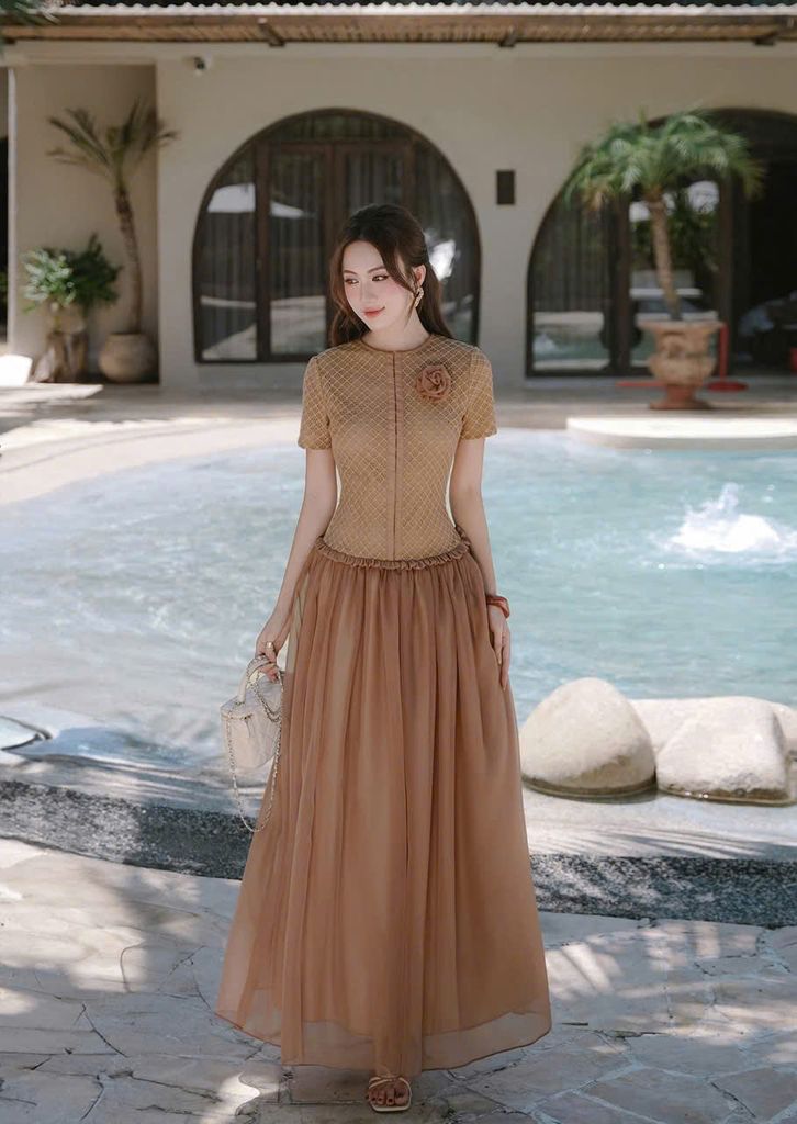 VGU1097 - ĐẦM TIỂU THƯ TAG HOA - MÀU NÂU