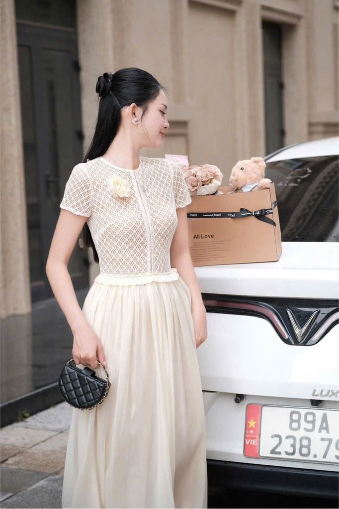 VGU1098 - ĐẦM TIỂU THƯ TAG HOA - MÀU KEM