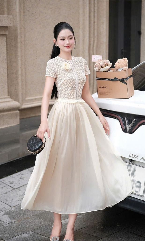 VGU1098 - ĐẦM TIỂU THƯ TAG HOA - MÀU KEM