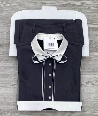 KS1154 SET SƠMI NÚT NGỌC CỔ PHỐI NƠ, CV DÀI (XÁM)