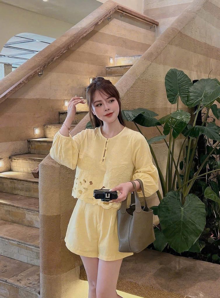 TB9042 - SET NGẮN THÊU HOA NỔI - MÀU VÀNG