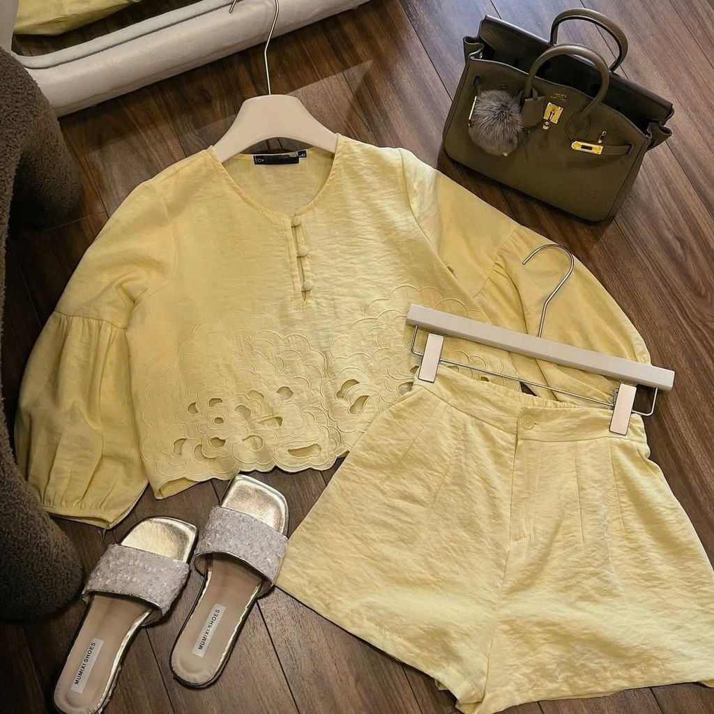 TB9042 - SET NGẮN THÊU HOA NỔI - MÀU VÀNG