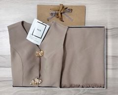 VGU1277 - SET ÁO GILE PHỐI TAG + CHÂN VÁY TÀ TUA RUA (NÂU)