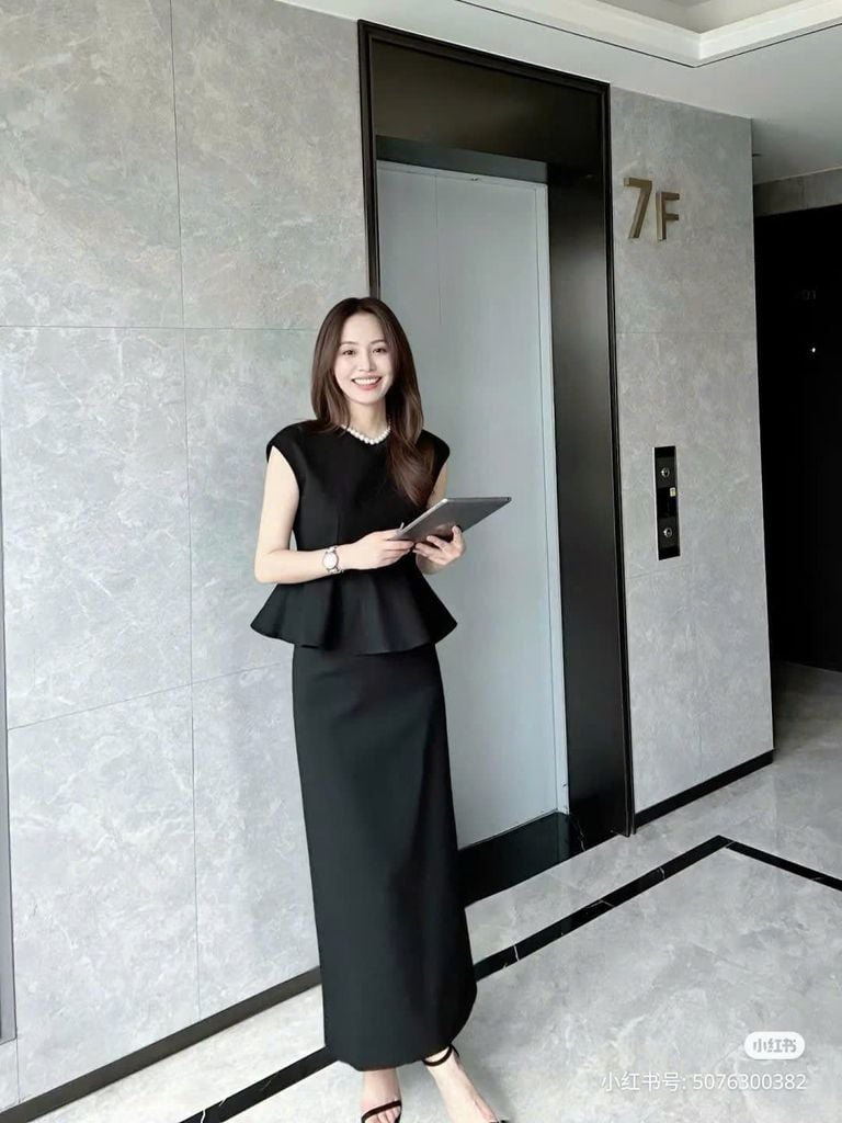 VGU1303 SET ÁO CỔ ĐÍNH NGỌC +CV DÀI (ĐEN )