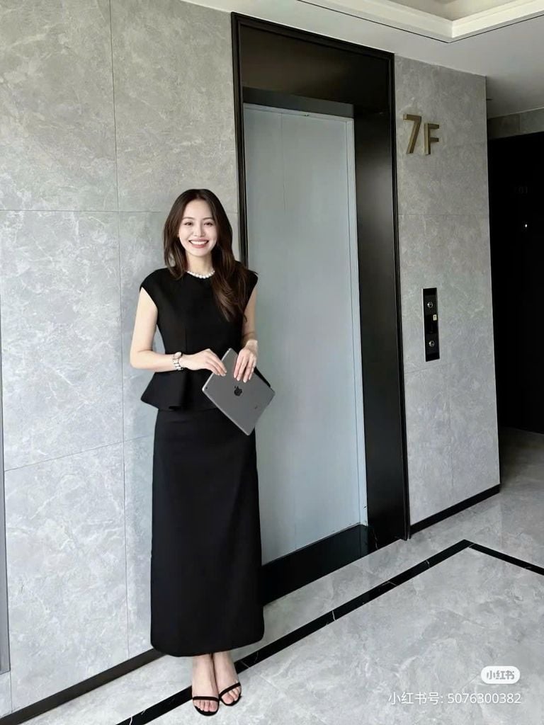 VGU1303 SET ÁO CỔ ĐÍNH NGỌC +CV DÀI (ĐEN )