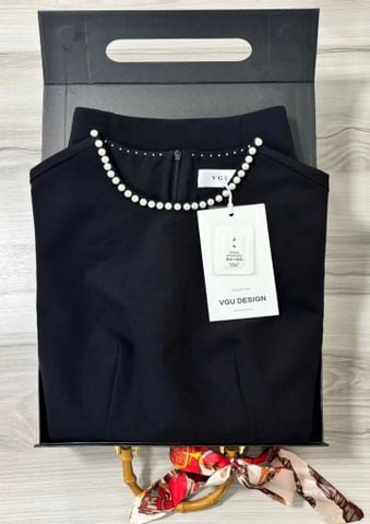 VGU1303 SET ÁO CỔ ĐÍNH NGỌC +CV DÀI (ĐEN )