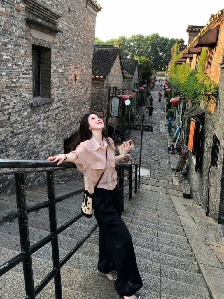 VGU1345 - SET ÁO SƠ MI PHỐI TÚI - QUẦN DÀI ĐEN