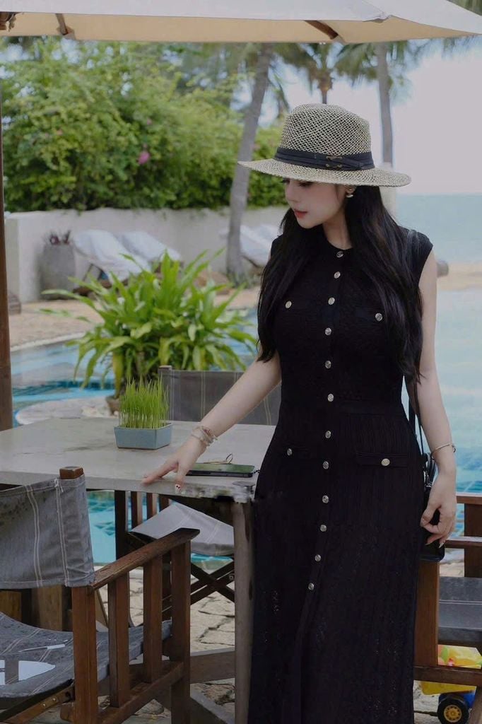 VGU1359 - ĐẦM LEN DỆT KIM CC ( KÈM ĐẦM DÂY) - MÀU ĐEN