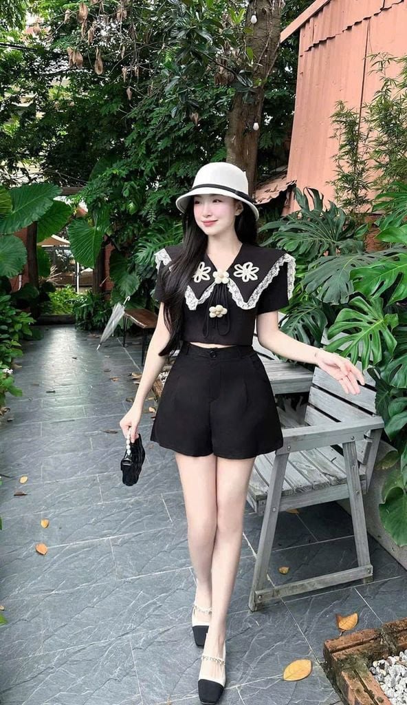 VGU1364 - SET ÁO NGẮN THÊU CỘT NƠ HOA - CHÂN VÁY NGẮN ĐEN