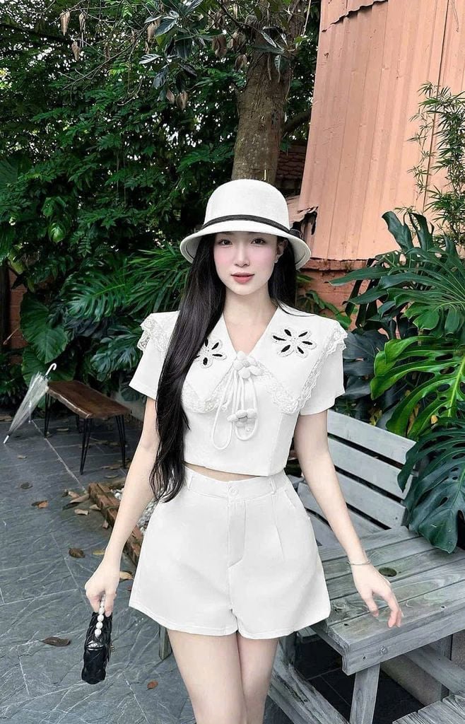 VGU1365 - SET ÁO NGẮN THÊU CỘT NƠ HOA - CHÂN VÁY NGẮN TRẮNG