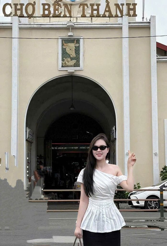 TQ4632 - SET ÁO TRẮNG TRỄ VAI + CHÂN VÁY DÀI ĐEN