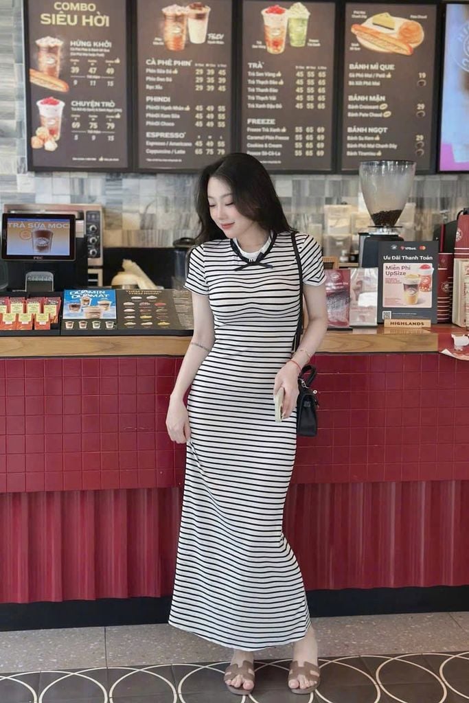 SKY9347 - ĐẦM THUN BODY SỌC TRẮNG VIỀN REN ĐEN