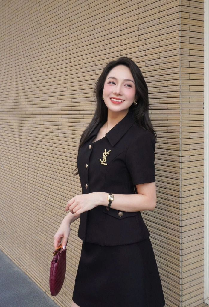 VGU1538 SET CỔNG SỞ PHỐI TAG - CHÂN VÁY NGẮN (ĐEN)