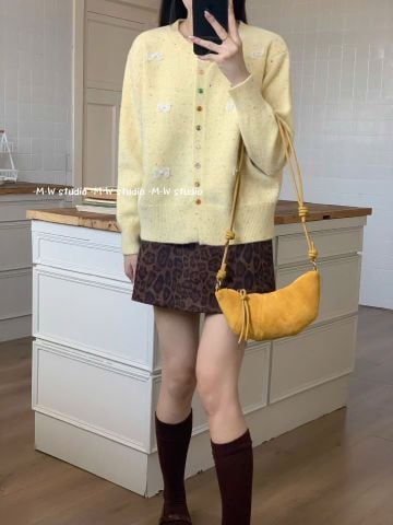 LEN4221 CARDIGAN LEN NÚT MÀU ĐÍNH NƠ (VÀNG)