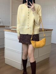 LEN4221 CARDIGAN LEN NÚT MÀU ĐÍNH NƠ (VÀNG)