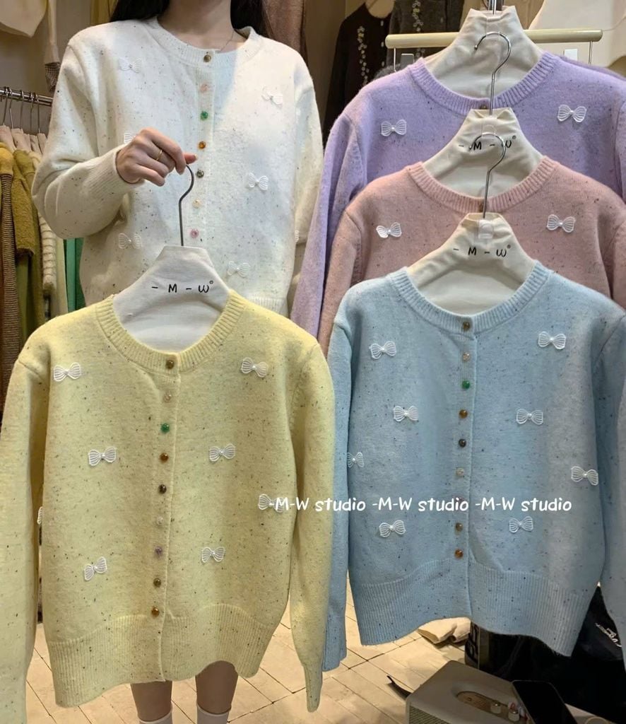 LEN4221 CARDIGAN LEN NÚT MÀU ĐÍNH NƠ (VÀNG)