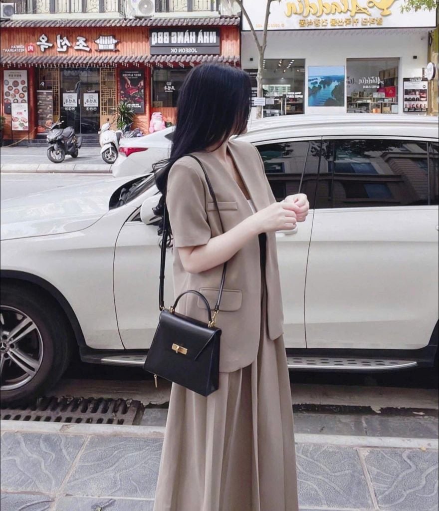 TB9419 SET KHOÁC VEST NÂU - CHÂN VÁY XẾP LI DÀI (KO KÈM LÓT)