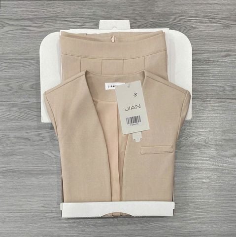 TB9419 SET KHOÁC VEST NÂU - CHÂN VÁY XẾP LI DÀI (KO KÈM LÓT)