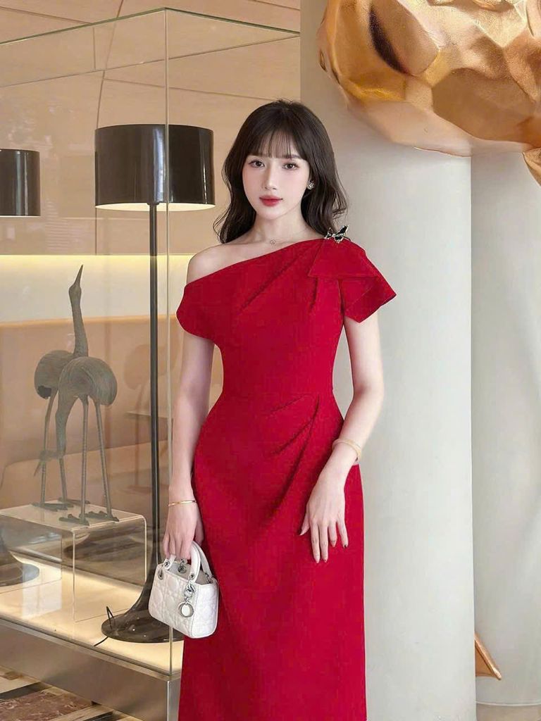 TB9436 ĐẦM LỆCH VAI ĐÍNH TAG BƯỚM (ĐỎ)
