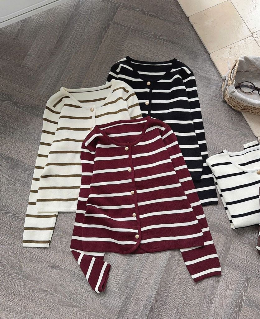 LEN4416 KHOÁC LEN SỌC NÚT KIM LOẠI (NÂU)