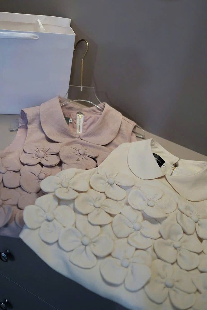 TB9389 SET ÁO CỔ SEN KẾT HOA NỔI - CV NGẮN (HỒNG CAM)