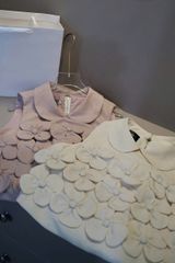 TB9389 SET ÁO CỔ SEN KẾT HOA NỔI - CV NGẮN (HỒNG CAM)