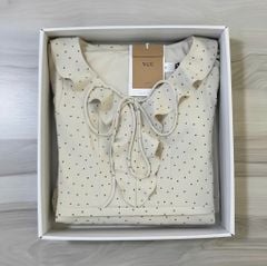 VGU1692 ĐẦM CHẤM BI CỔ BÈO DÁNG DÀI (KEM)