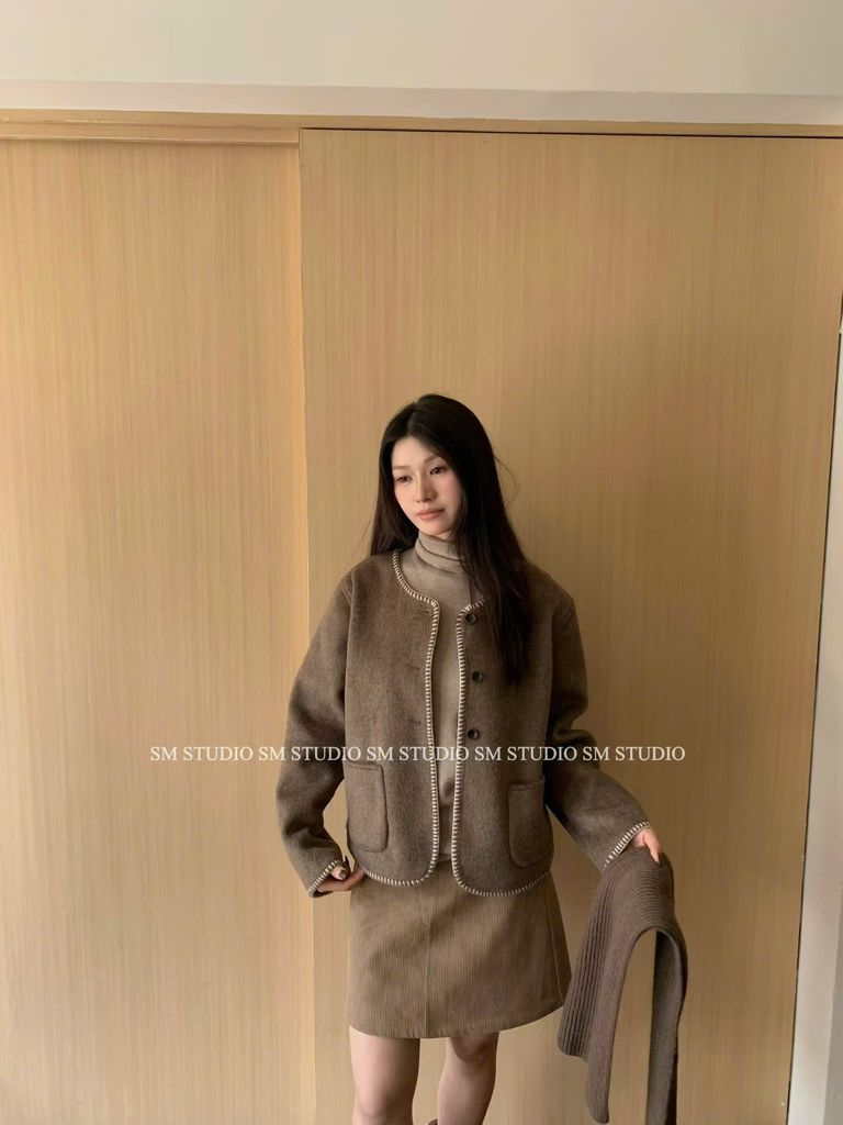 LEN4617 KHOÁC DẠ ÉP CHẠY VIỀN PHỐI TÚI (NÂU)