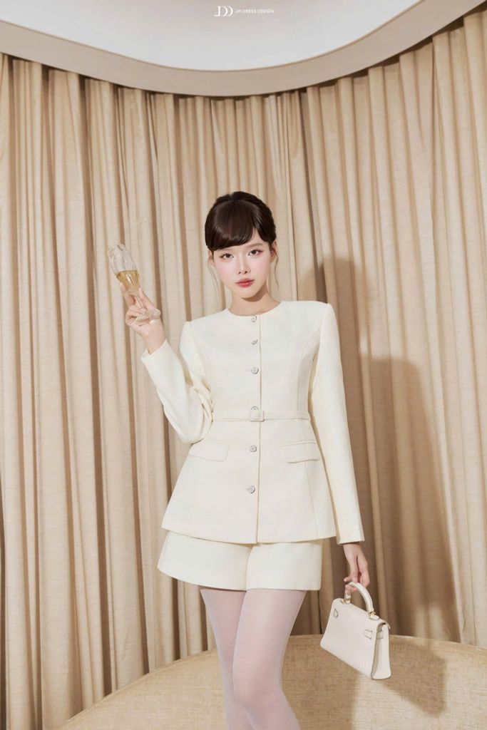 VGU1736 SET VEST TAY DÀI PHỐI ĐAI - QUẦN SHORT (KEM)