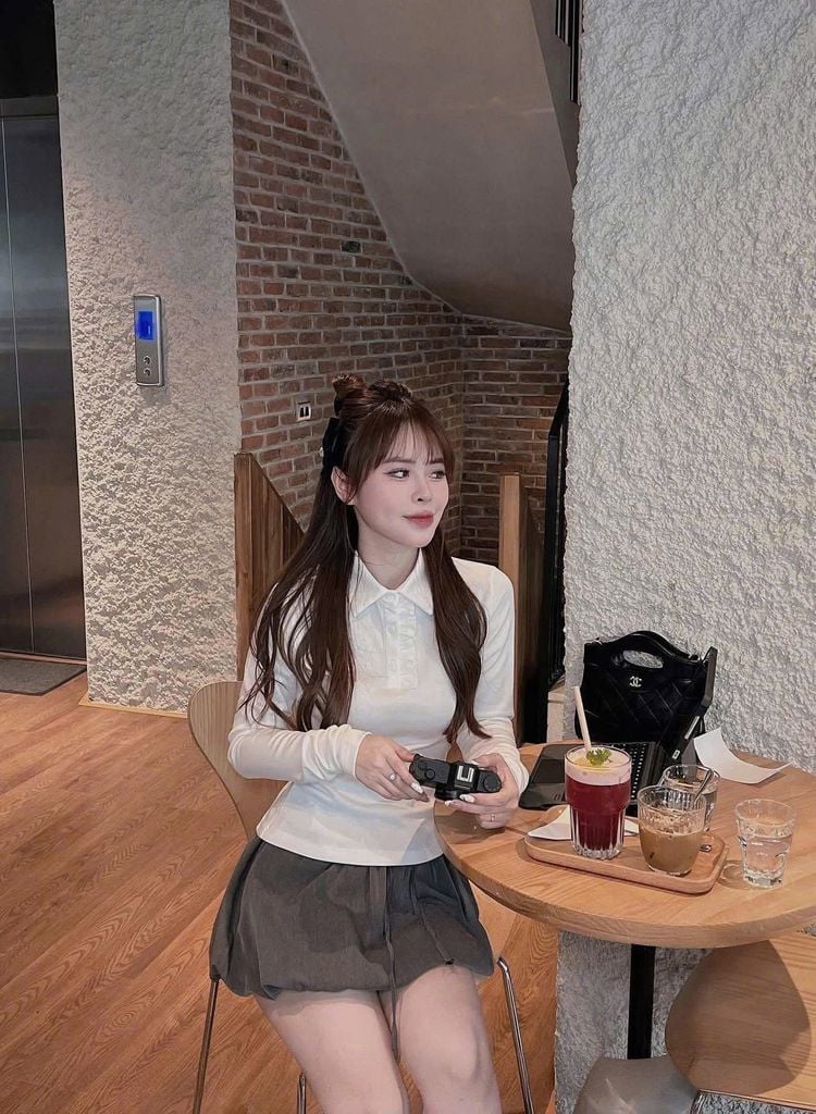 SHE4690 - SET ÁO TAY DÀI TRẮNG, C.VÁY BÍ XÁM