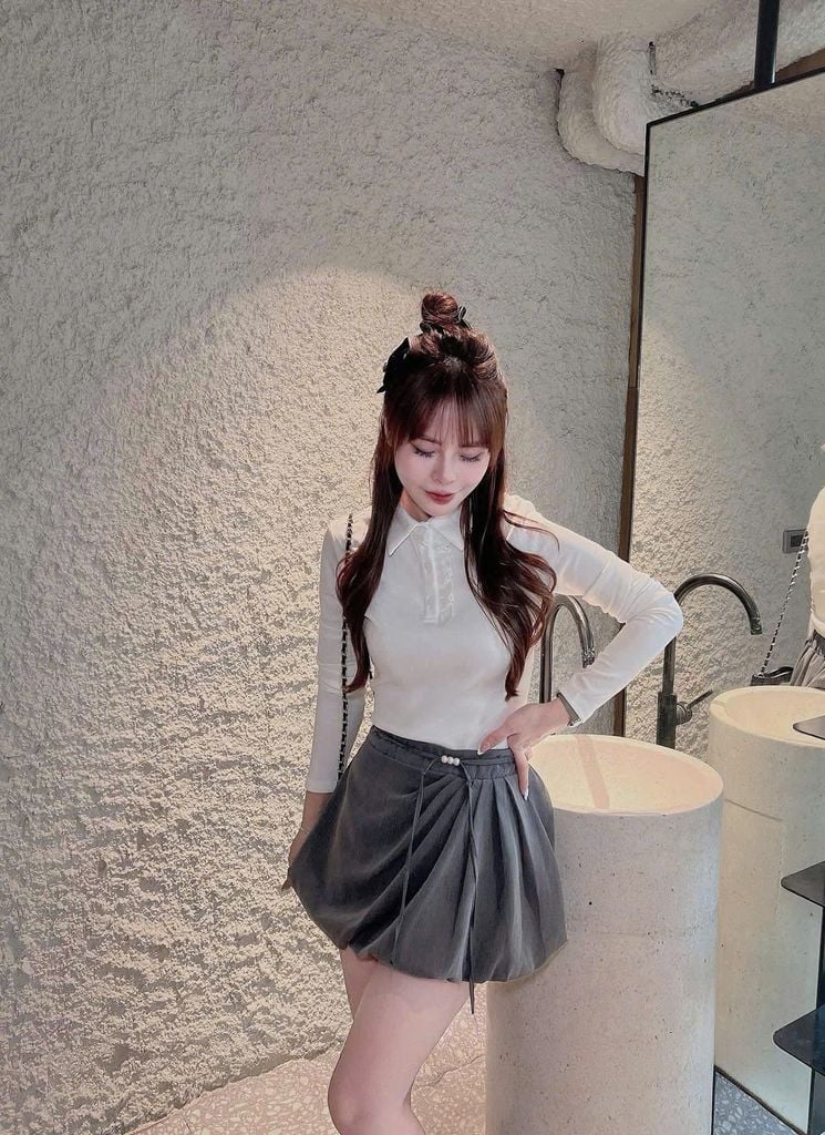 SHE4690 - SET ÁO TAY DÀI TRẮNG, C.VÁY BÍ XÁM