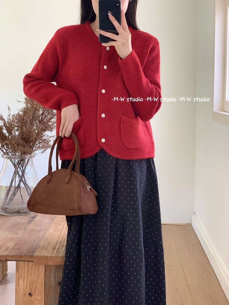 LEN4787 KHOÁC LEN Ô VUÔNG PHỐI TÚI (KEM) 359