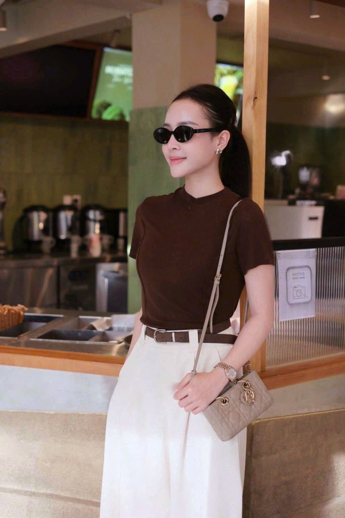 KS1526 - SET ÁO THUN ĐỎ ĐÔ - QUẦN DÀI ( KÈM NỊT)