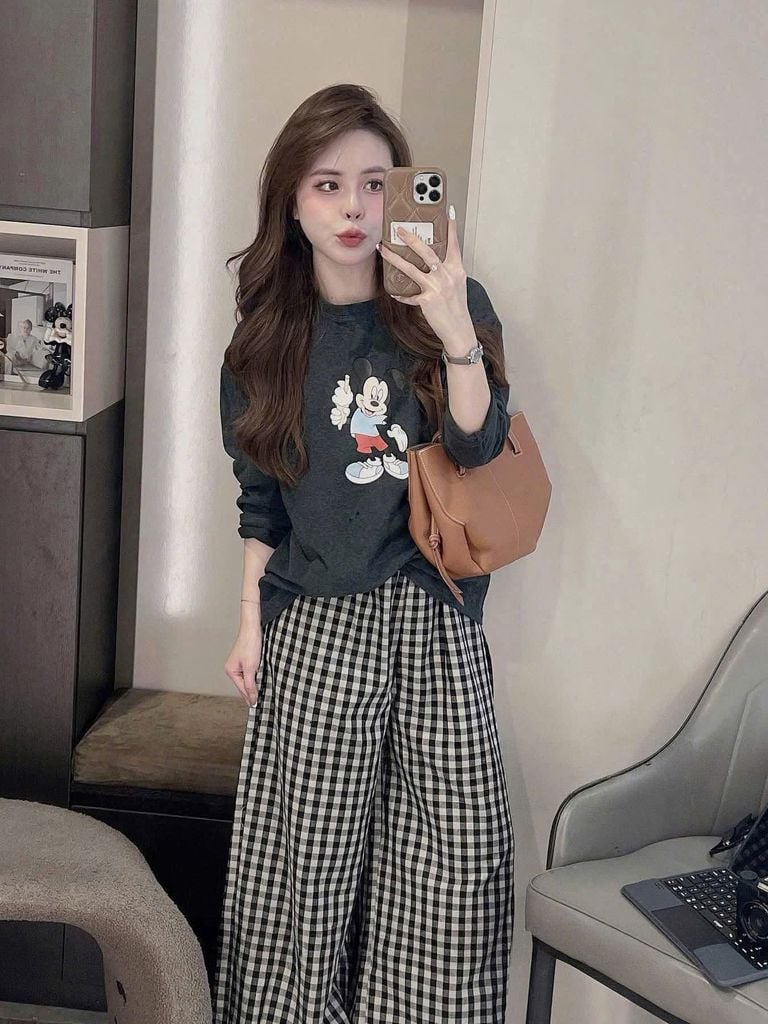 SHE4719 - SET ÁO THUN MICKEY  MÀU ĐEN - QUẦN SỌC CARO DÀI