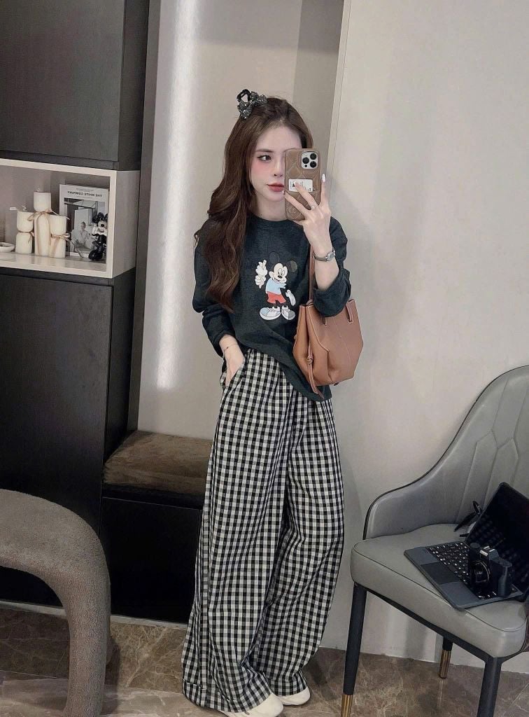 SHE4719 - SET ÁO THUN MICKEY  MÀU ĐEN - QUẦN SỌC CARO DÀI