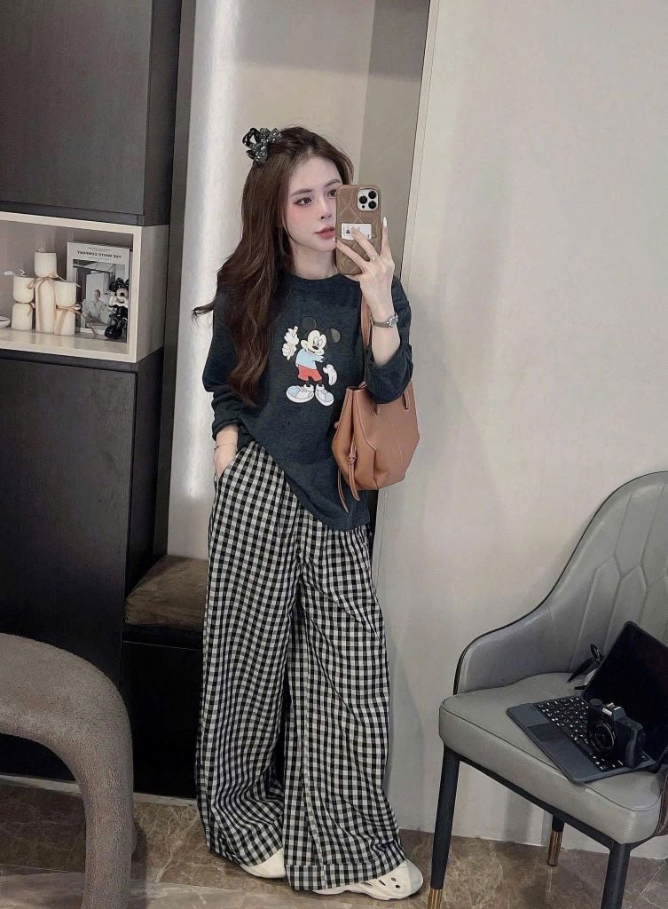 SHE4719 - SET ÁO THUN MICKEY  MÀU ĐEN - QUẦN SỌC CARO DÀI