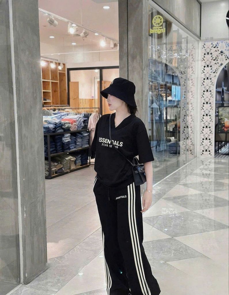 VGU1812 - SET ÁO CỔ TIM IN CHỮ - QUẦN DÀI ( MÀU ĐEN)