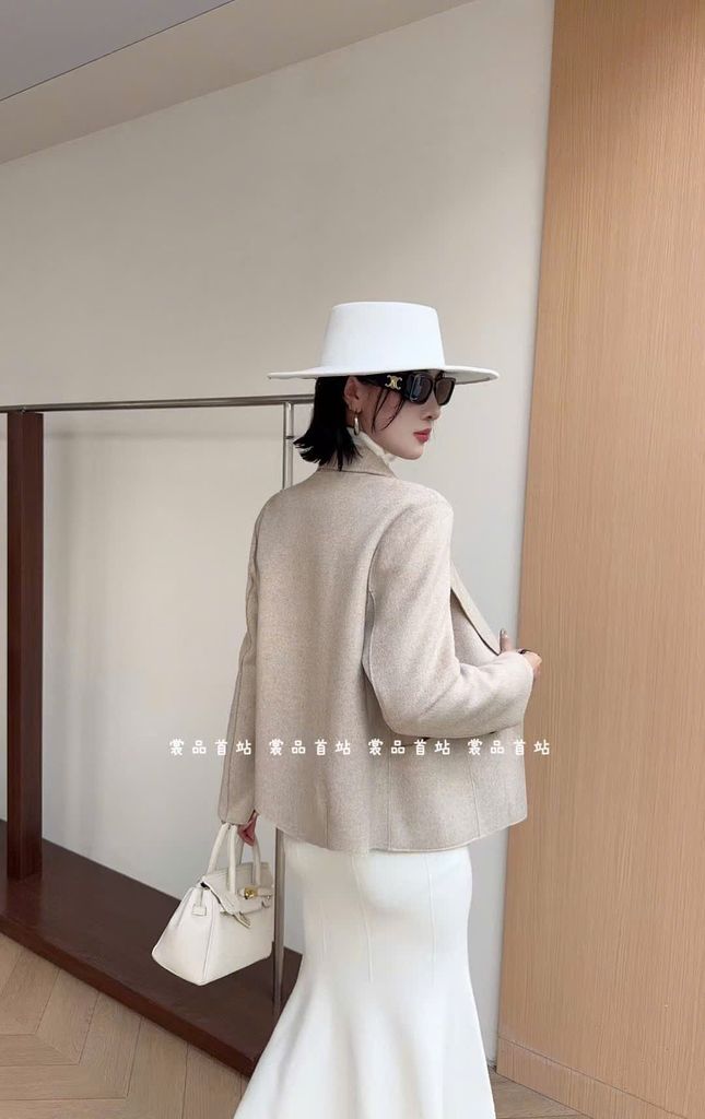 LEN5081 KHOÁC DẠ ÉP NHŨ PHỐI TÚI FORM NGẮN (DA) 983-171