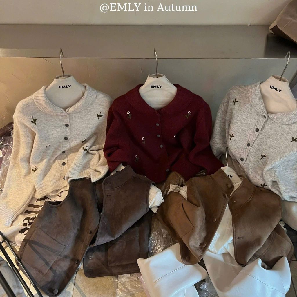 LEN5269 KHOÁC LEN THÊU HOA CÓ CỔ (ĐỎ) F818