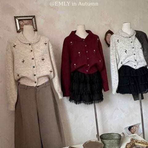 LEN5269 KHOÁC LEN THÊU HOA CÓ CỔ (ĐỎ) F818