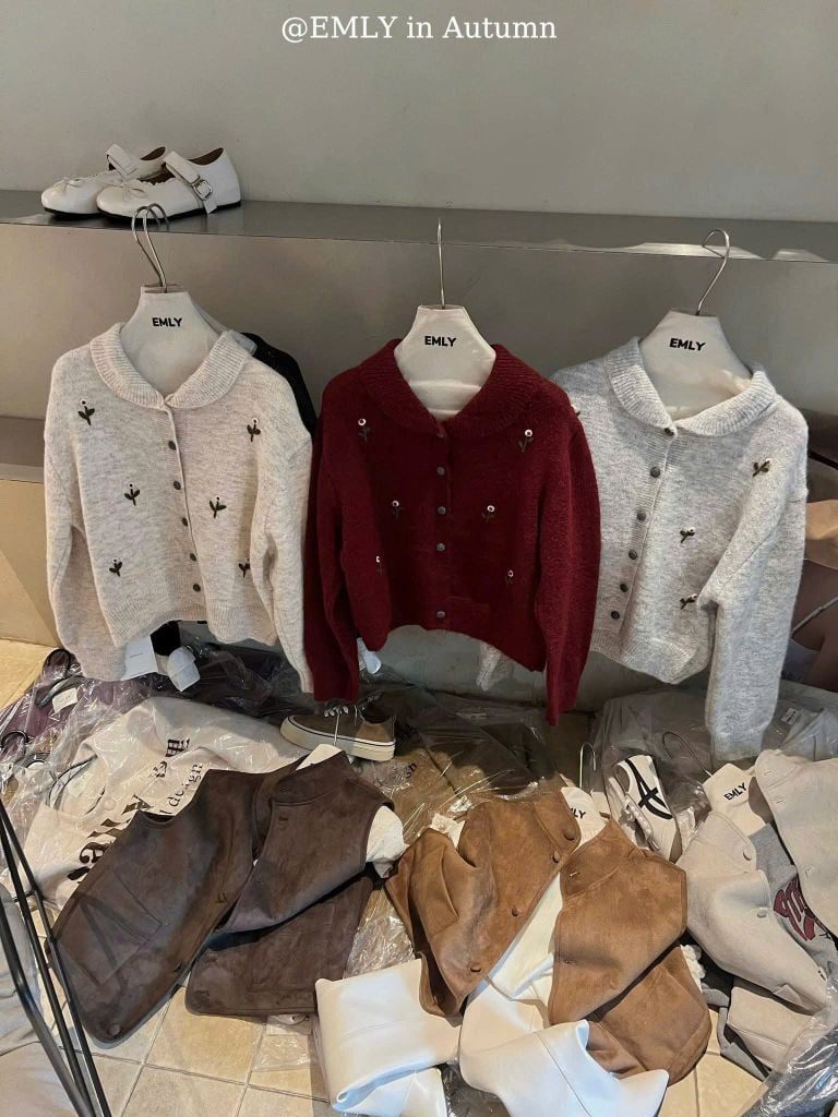 LEN5268 KHOÁC LEN THÊU HOA CÓ CỔ (DA) F818