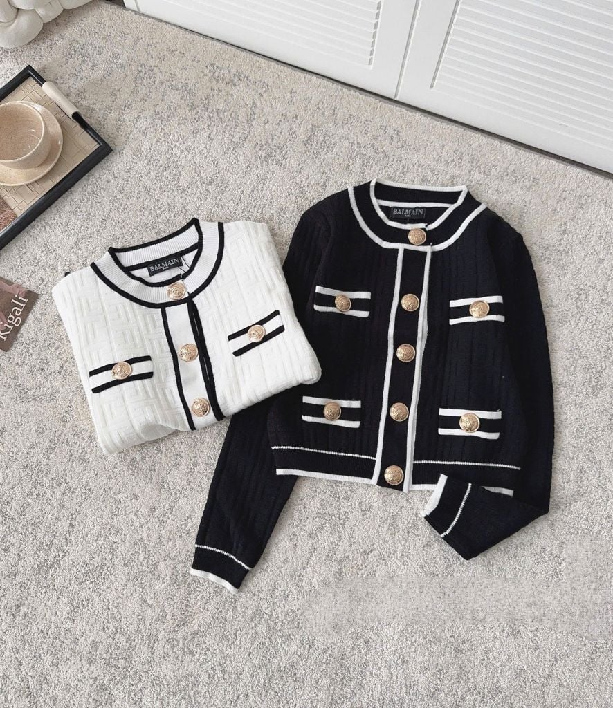 LEN5519 ÁO LEN NÚT ĐỒNG PHỐI VIỀN (KEM) 652