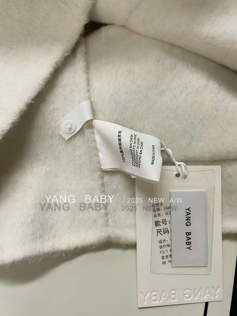 LEN5569 KHOÁC DẠ ÉP NÚT VÀNG PHỐI TÚI (KEM) 26333